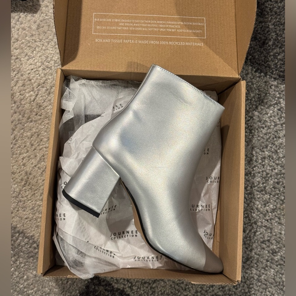 Journee haylinn boots